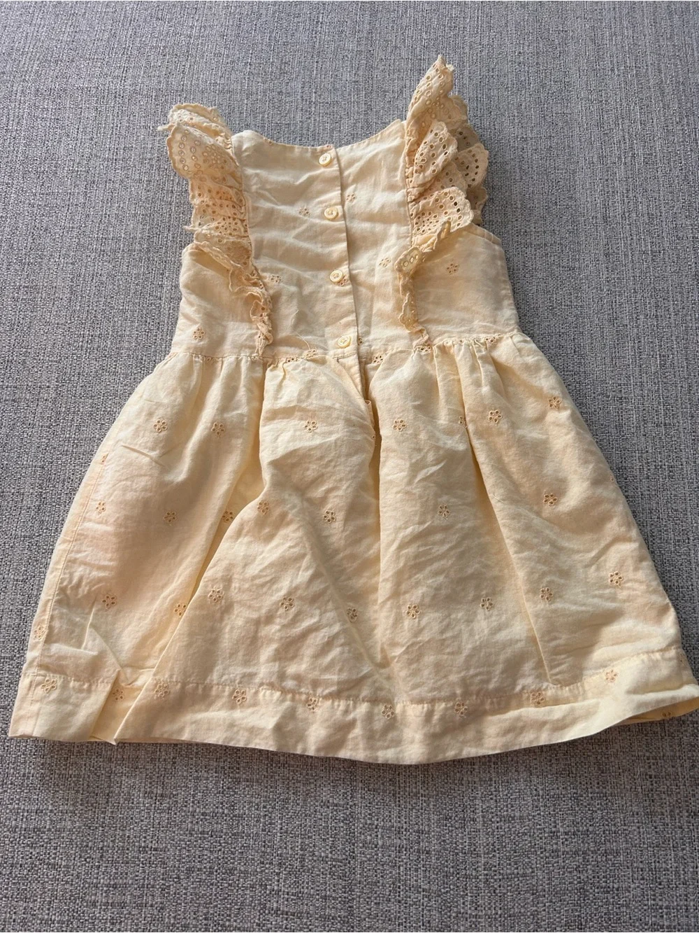 Baby Gap Girls Cream Eyelet Ruffle Dress. Size 3